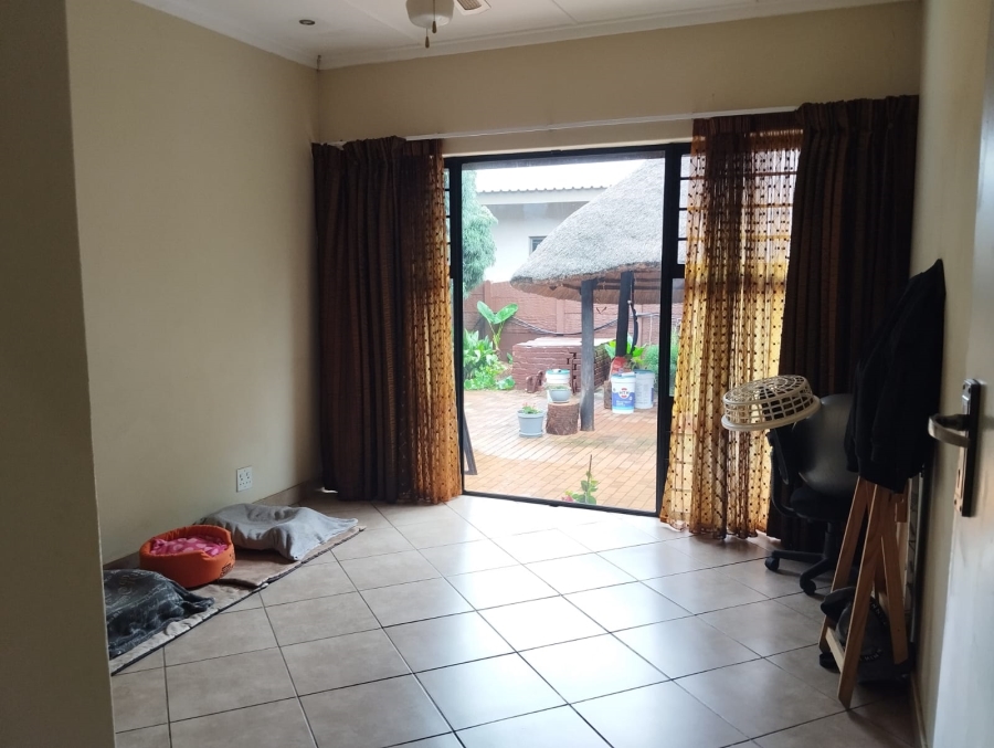 4 Bedroom Property for Sale in Grimbeeck Park North West